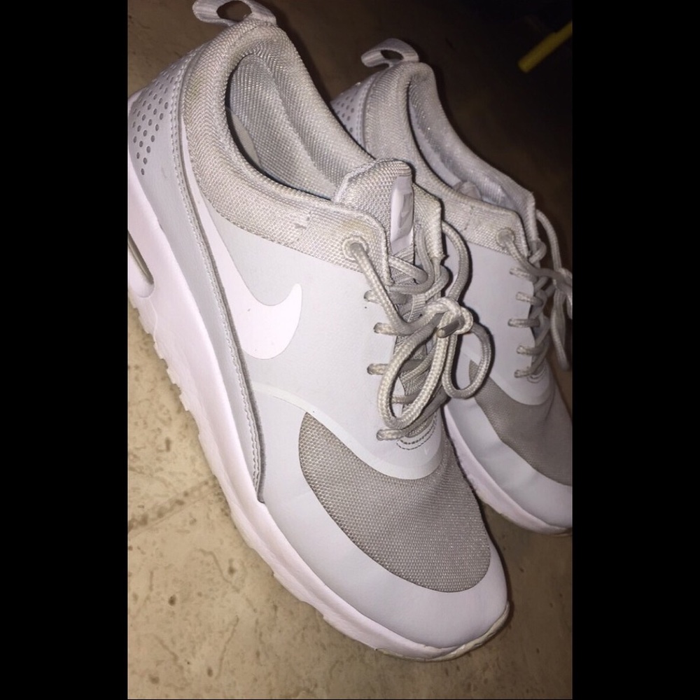 Gray Nike air max Thea